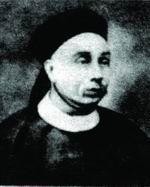 ֣